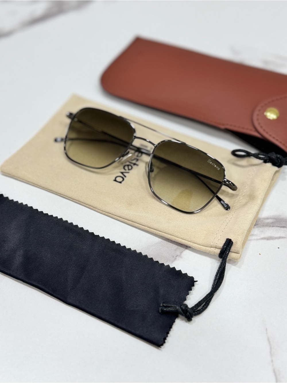 illesteva Lafayette Sunglasses Gunmetal / Olive Flat Gradient / UNISEX
